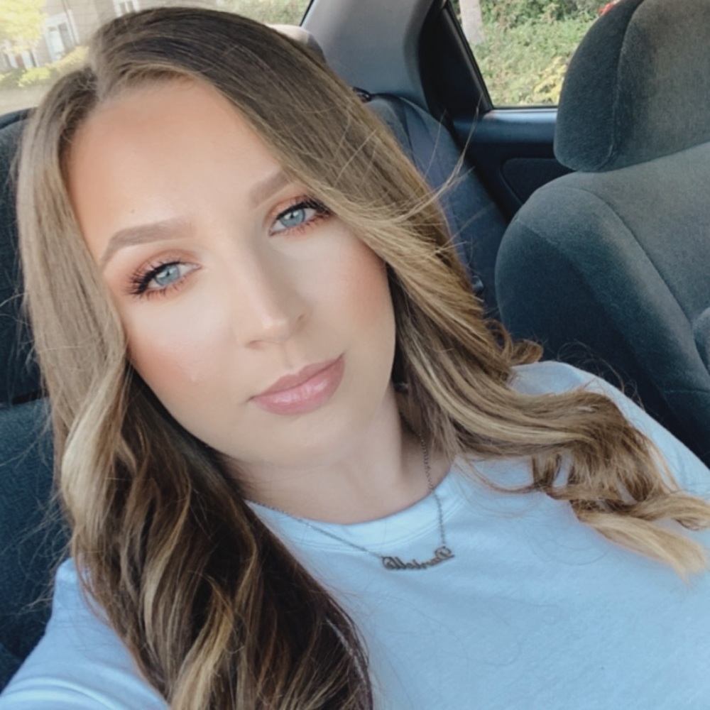 Meet your Posher, Danielle
